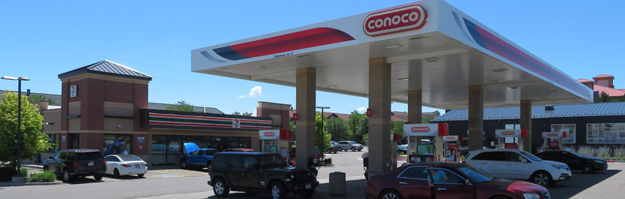 Conoco service station canopy at a 7-Eleven