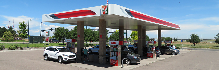 Conoco service station canopy at a 7-Eleven